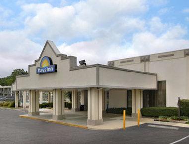 Days Inn By Wyndham Camp Springs Andrews Afb Exterior foto