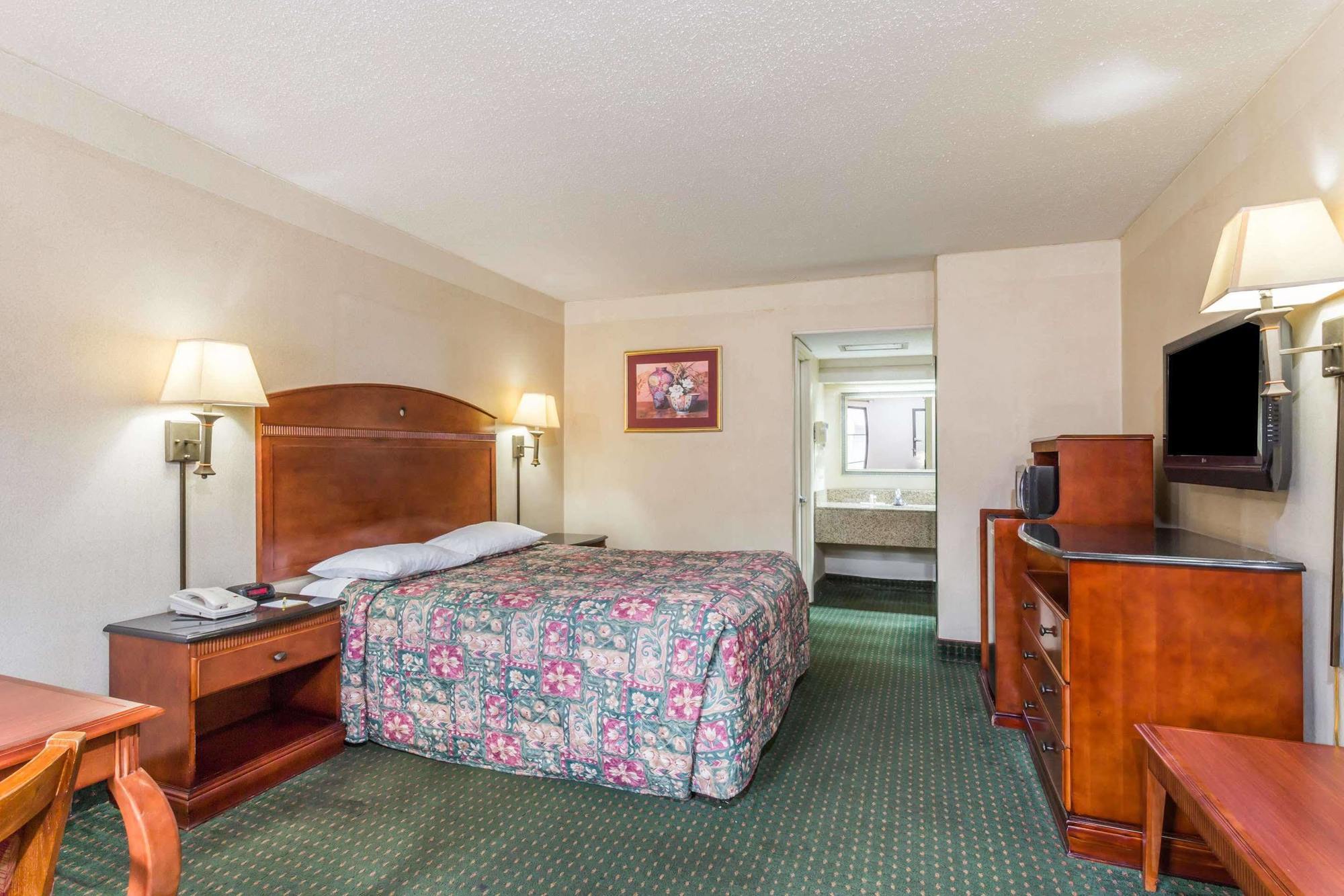 Days Inn By Wyndham Camp Springs Andrews Afb Exterior foto